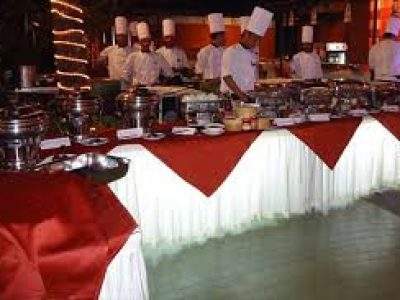 how to choose the perfect wedding caterer